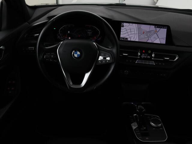 BMW 1-SERIE 116i Business Edition | Camera | Carplay | Full LED | Live Cockpit | Navigatie | Parkeerhulp | Climate control