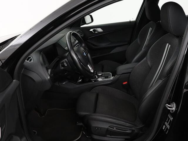 BMW 1-SERIE 116i Business Edition | Camera | Carplay | Full LED | Live Cockpit | Navigatie | Parkeerhulp | Climate control