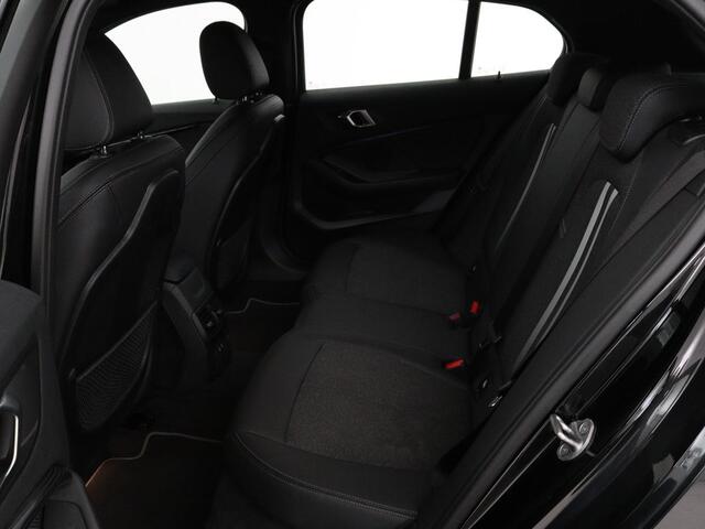 BMW 1-SERIE 116i Business Edition | Camera | Carplay | Full LED | Live Cockpit | Navigatie | Parkeerhulp | Climate control