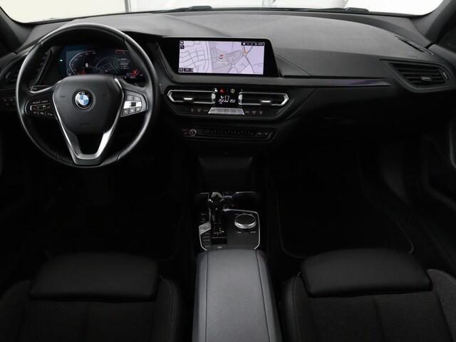 BMW 1-SERIE 116i Business Edition | Camera | Carplay | Full LED | Live Cockpit | Navigatie | Parkeerhulp | Climate control