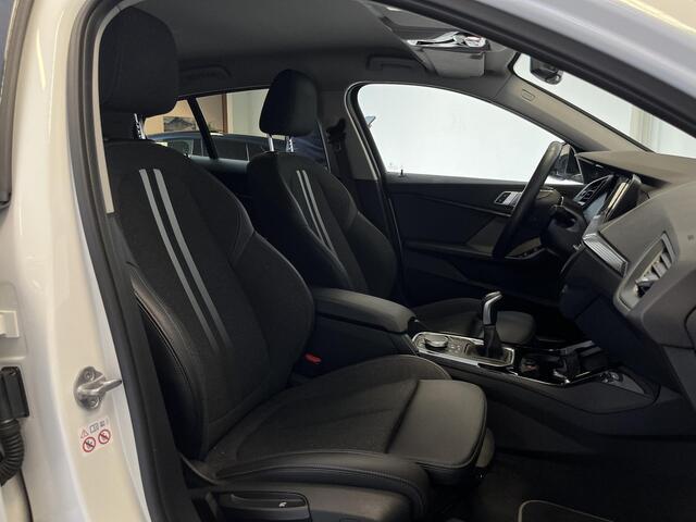 BMW 1-SERIE 118i Sport Line | 1e-EIG. | TREKHAAK | LIVE COCKPIT | H&K | CAMERA |