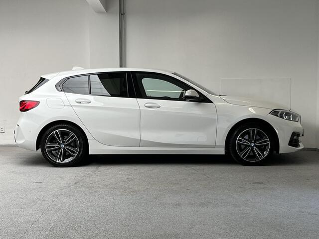 BMW 1-SERIE 118i Sport Line | 1e-EIG. | TREKHAAK | LIVE COCKPIT | H&K | CAMERA |