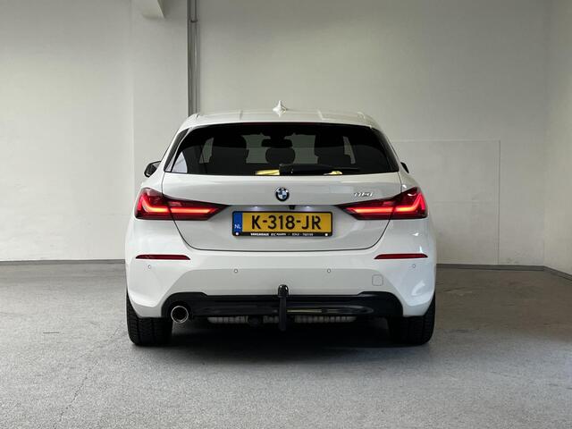 BMW 1-SERIE 118i Sport Line | 1e-EIG. | TREKHAAK | LIVE COCKPIT | H&K | CAMERA |