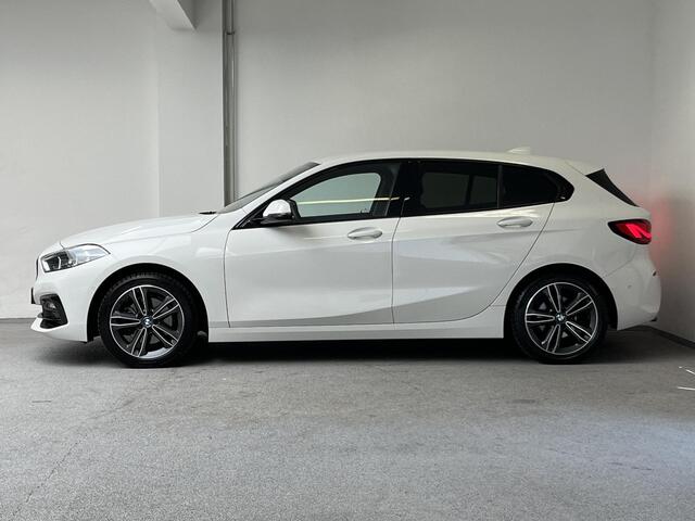 BMW 1-SERIE 118i Sport Line | 1e-EIG. | TREKHAAK | LIVE COCKPIT | H&K | CAMERA |