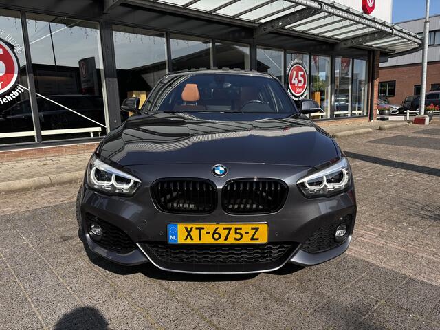 BMW 1-SERIE 120i High Executive M-Sport Schuifkanteldak Leder Automaat Apple carplay LED 18 Inch
