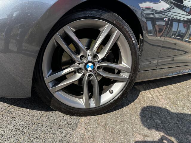 BMW 1-SERIE 120i High Executive M-Sport Schuifkanteldak Leder Automaat Apple carplay LED 18 Inch
