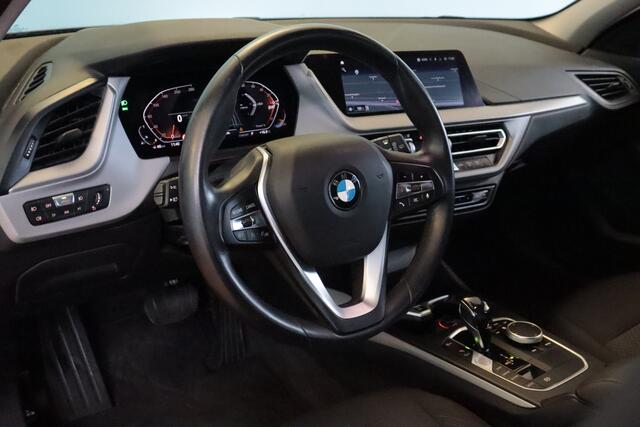 BMW 1-SERIE 118i Business Edition Automaat | NAVI | CLIMA | PDC V+A | CRUISE | VIRTUAL COCKPIT |