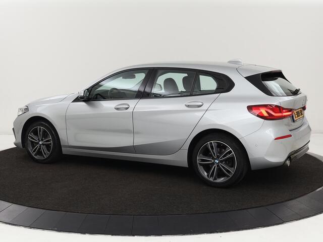 BMW 1-SERIE 118i Business Edition+ | Sport Line | Leder | Stoelverwarming | Carplay | Camera | Live Cockpit | Sportstoelen | Full LED | Navigatie | Climate control