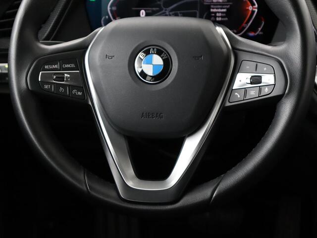 BMW 1-SERIE 118i Business Edition+ | Sport Line | Leder | Stoelverwarming | Carplay | Camera | Live Cockpit | Sportstoelen | Full LED | Navigatie | Climate control