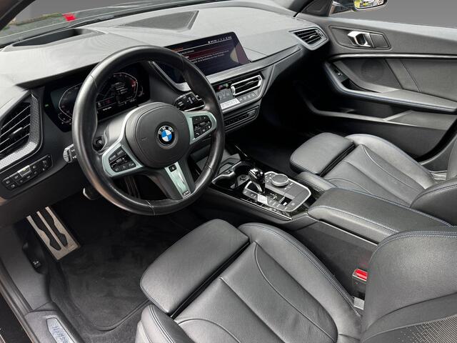BMW 1-SERIE 118i Glazen panoramadak | BMW Head-Up Display | HiFi System | M Sportpakket Pro | Comfort Pack | Innovation Pack