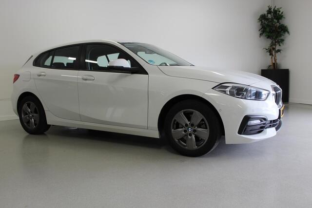 BMW 1-SERIE 116d Executive Edition | ALPINE WHITE | 16'LMV | NAVIGATIE | PDC-V/A | CAMERA | CARPLAY | LED | CLIMA |