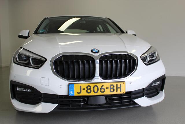 BMW 1-SERIE 116d Executive Edition | ALPINE WHITE | 16'LMV | NAVIGATIE | PDC-V/A | CAMERA | CARPLAY | LED | CLIMA |