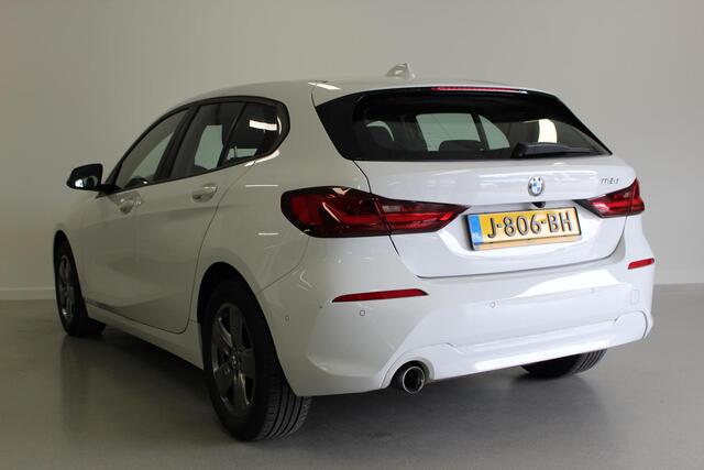BMW 1-SERIE 116d Executive Edition | ALPINE WHITE | 16'LMV | NAVIGATIE | PDC-V/A | CAMERA | CARPLAY | LED | CLIMA |
