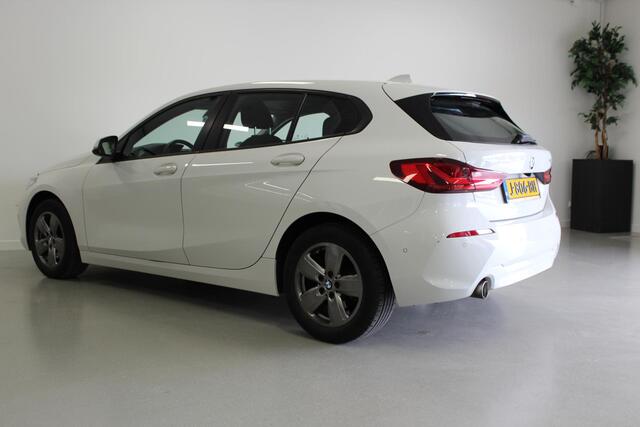 BMW 1-SERIE 116d Executive Edition | ALPINE WHITE | 16'LMV | NAVIGATIE | PDC-V/A | CAMERA | CARPLAY | LED | CLIMA |
