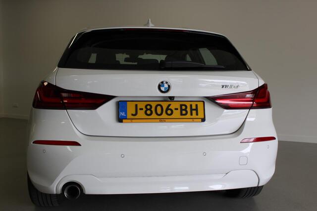 BMW 1-SERIE 116d Executive Edition | ALPINE WHITE | 16'LMV | NAVIGATIE | PDC-V/A | CAMERA | CARPLAY | LED | CLIMA |