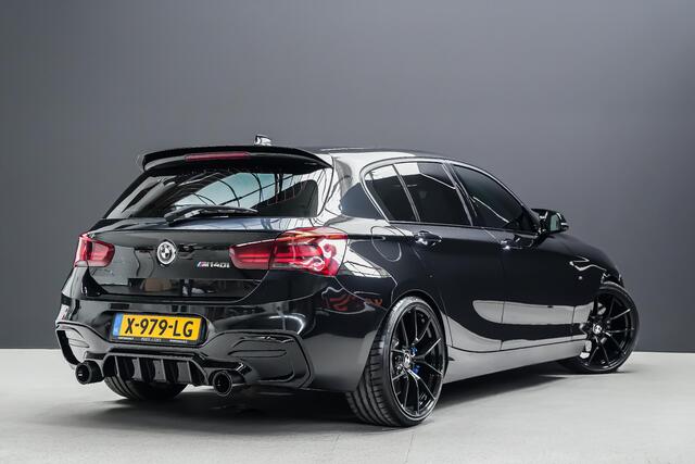 BMW 1-SERIE M140i High Executive |Apple Carplay|500+ pk|720nm koppel|custom stuurwiel|schuif/kanteldak|lederen bekleding|navigatie professional|nieuwe banden|nieuwe sierstukken|sterrenhemel|
