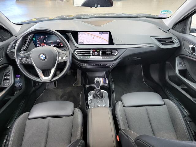 BMW 1-SERIE 118i Business Edition | Verwacht | Trekhaak | Clima | Winter |