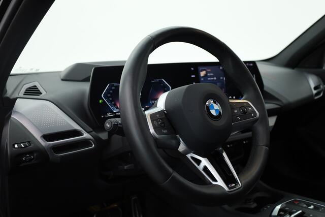 BMW 1-SERIE 120i M Sport | MY25 | Pano | HUD | 360cam | Adapt. Cruise | 19'' | Elek. Stoelen | Keyless