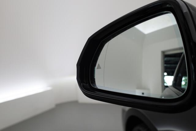 BMW 1-SERIE 120i M Sport | MY25 | Pano | HUD | 360cam | Adapt. Cruise | 19'' | Elek. Stoelen | Keyless