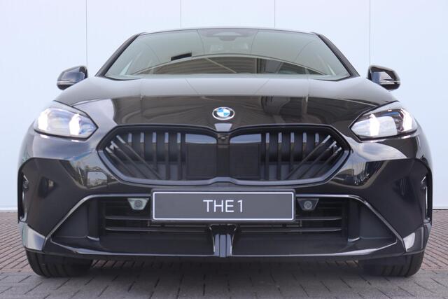 BMW 1-SERIE 5-deurs 120i M Sportpakket Pro/ Stuurwielverwarming/ Afneembare Trekhaak/ Comfort Access/ Achteruitrijcamera/ panoramadak/ Harman-Kardon/ Stoelverwarming