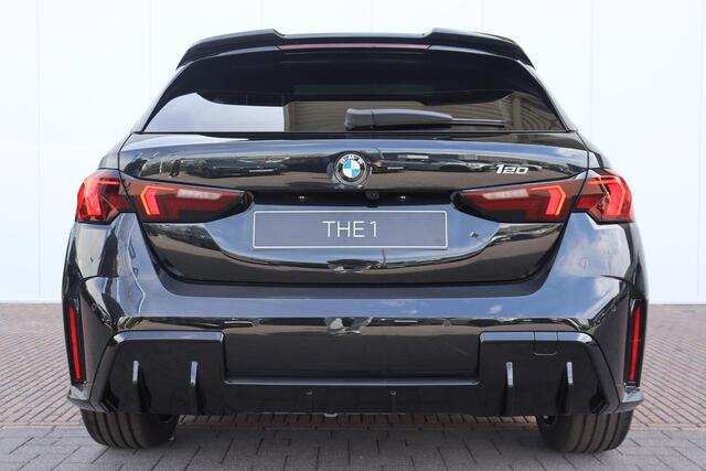 BMW 1-SERIE 5-deurs 120i M Sportpakket Pro/ Stuurwielverwarming/ Afneembare Trekhaak/ Comfort Access/ Achteruitrijcamera/ panoramadak/ Harman-Kardon/ Stoelverwarming