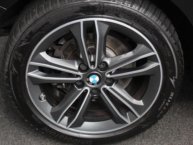 BMW 1-SERIE 118i Automaat Sportline Business Edition Climate control Navigatie Cruise control LED Parkeersensor achter Apple Carplay/ Android Auto