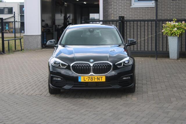 BMW 1-SERIE 116i Business Edition 18 inch/navi/Led/NL Auto