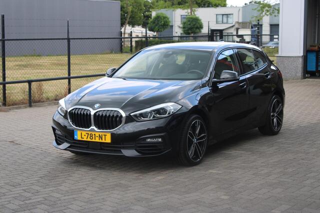 BMW 1-SERIE 116i Business Edition 18 inch/navi/Led/NL Auto