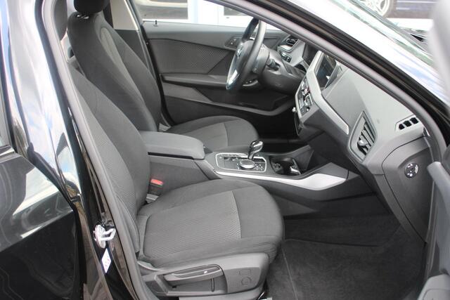 BMW 1-SERIE 116i Business Edition 18 inch/navi/Led/NL Auto