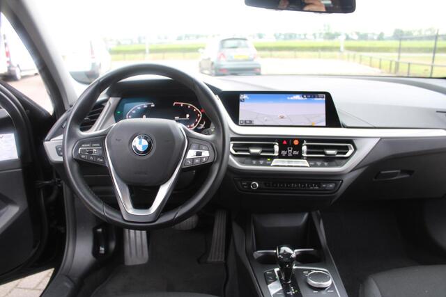 BMW 1-SERIE 116i Business Edition 18 inch/navi/Led/NL Auto