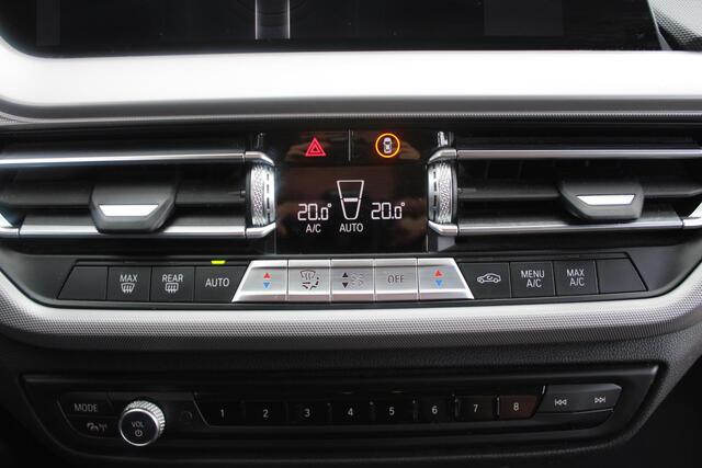 BMW 1-SERIE 116i Business Edition 18 inch/navi/Led/NL Auto
