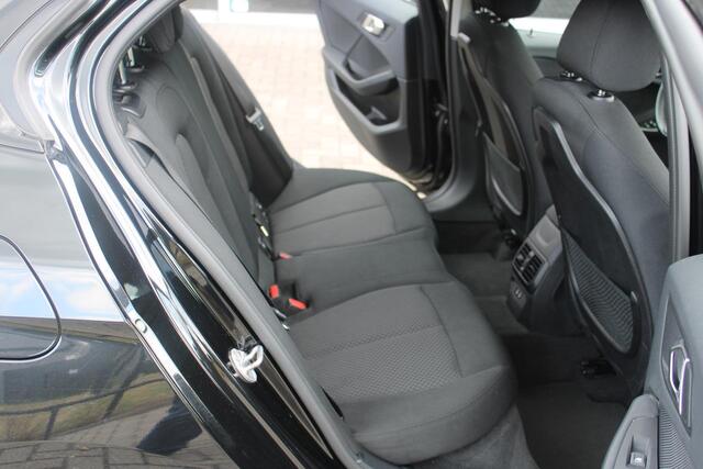 BMW 1-SERIE 116i Business Edition 18 inch/navi/Led/NL Auto