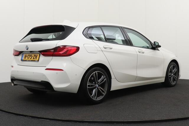 BMW 1-SERIE 118i 141 PK Aut. Sport Line Camera Half-Leder Sportstoelen 17'LMV
