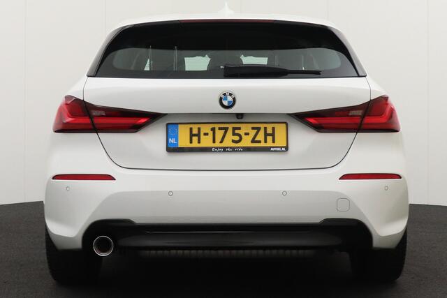 BMW 1-SERIE 118i 141 PK Aut. Sport Line Camera Half-Leder Sportstoelen 17'LMV