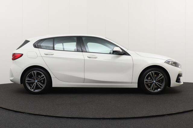 BMW 1-SERIE 118i 141 PK Aut. Sport Line Camera Half-Leder Sportstoelen 17'LMV