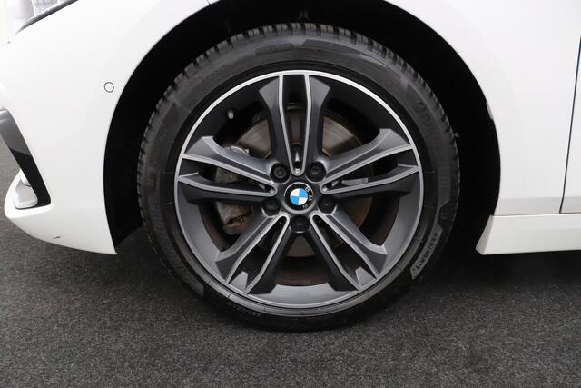 BMW 1-SERIE 118i 141 PK Aut. Sport Line Camera Half-Leder Sportstoelen 17'LMV
