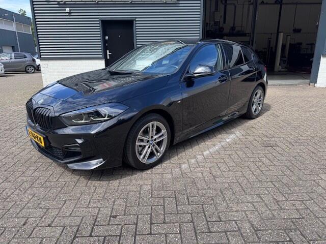 BMW 1-SERIE 118i Business Edition M-sport. NL auto, sportstoelen