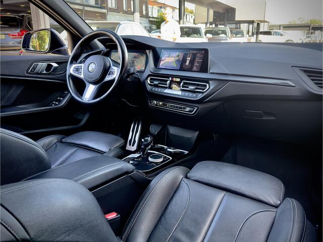 BMW 1-SERIE 118i AUT7 HIGH EXEC M-SPORT LEDER NAVI CAMERA DIGI-DASH APPLE-CARPLAY LED LMV PDC