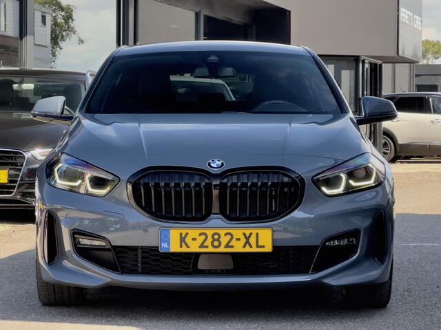 BMW 1-SERIE 118i AUT7 HIGH EXEC M-SPORT LEDER NAVI CAMERA DIGI-DASH APPLE-CARPLAY LED LMV PDC