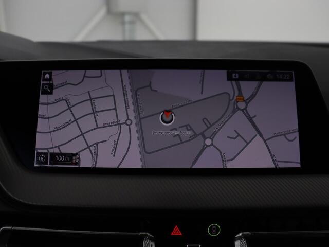 BMW 1-SERIE 118i Executive Edition | Sport Line | Carplay | Sportstoelen | Half leder | Live Cockpit | Climate control | Parkeerhulp | Cruise control | 'Storm Bay' Metallic