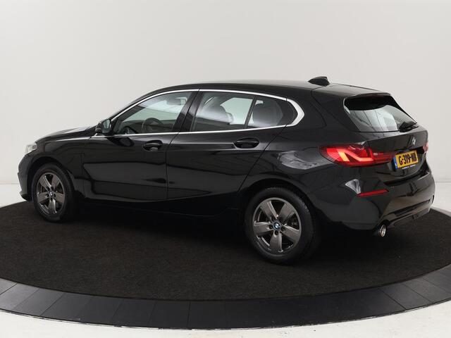 BMW 1-SERIE 118i Executive Edition | Carplay | Live Cockpit | Navigatie | Full LED | Climate control | Parkeerhulp | Cruise control