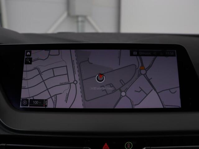 BMW 1-SERIE 118i Executive Edition | Carplay | Live Cockpit | Navigatie | Full LED | Climate control | Parkeerhulp | Cruise control