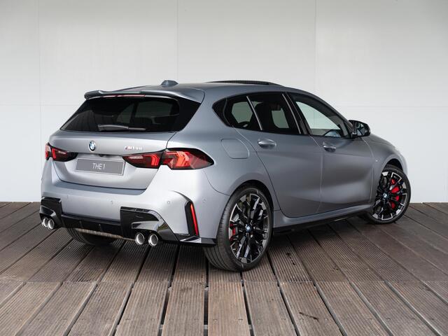 BMW 1-SERIE 5-deurs M135 xDrive | M Sportpakket Pro | Premium Pack | Nieuw