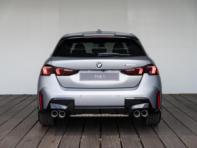 BMW 1-SERIE 5-deurs M135 xDrive | M Sportpakket Pro | Premium Pack | Nieuw