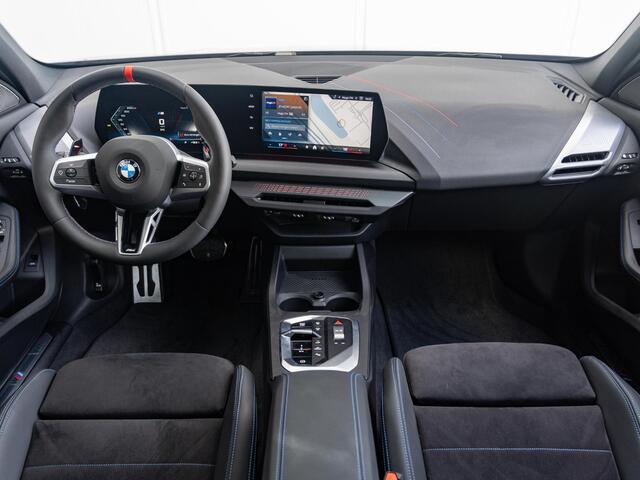 BMW 1-SERIE 5-deurs M135 xDrive | M Sportpakket Pro | Premium Pack | Nieuw