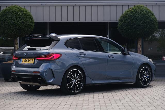 BMW 1-SERIE M135i xDrive High Executive Panodak M Performance Harman Kardon HUD Camera Keyless Storm Grey
