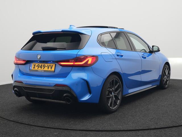 BMW 1-SERIE M135i xDrive High Executive Automaat 306pk Dealer O.H | M-Sport | Panodak | Head Up | Adaptive Cruise | Alcantara Competition Sportstoelen | Blis | Keyless | Apple Carplay | Virtual | Stuurverwarming | Navigatie | DAB |