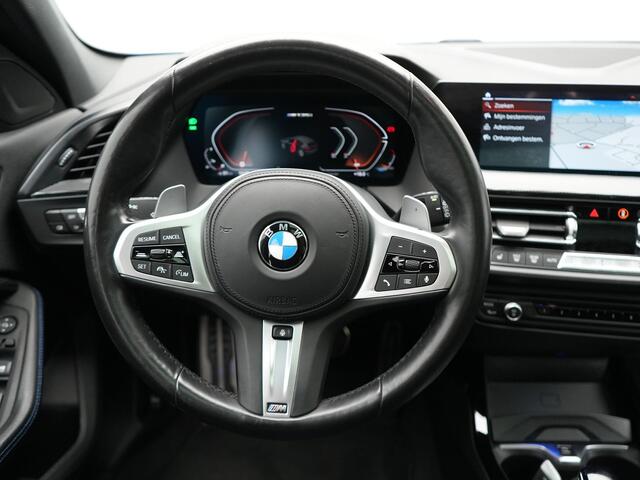 BMW 1-SERIE M135i xDrive High Executive Automaat 306pk Dealer O.H | M-Sport | Panodak | Head Up | Adaptive Cruise | Alcantara Competition Sportstoelen | Blis | Keyless | Apple Carplay | Virtual | Stuurverwarming | Navigatie | DAB |