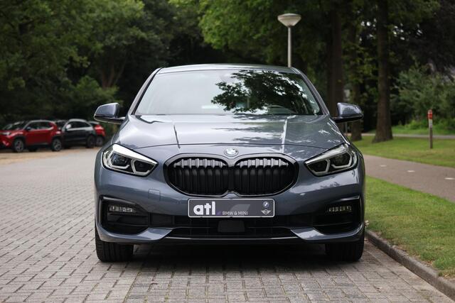 BMW 1-SERIE 116i Sportline | AUT | LED | Cruise | Sportstoelen | Half leder | Stoelverwarming | PDC voor en achter | DAB Radio | etc.