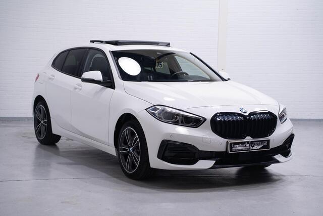 BMW 1-SERIE 118i Introduction Edition pano-dak PDC v+a elektrisch achterklep spiegelpakket sportline comfortpack parkingassist travelpack